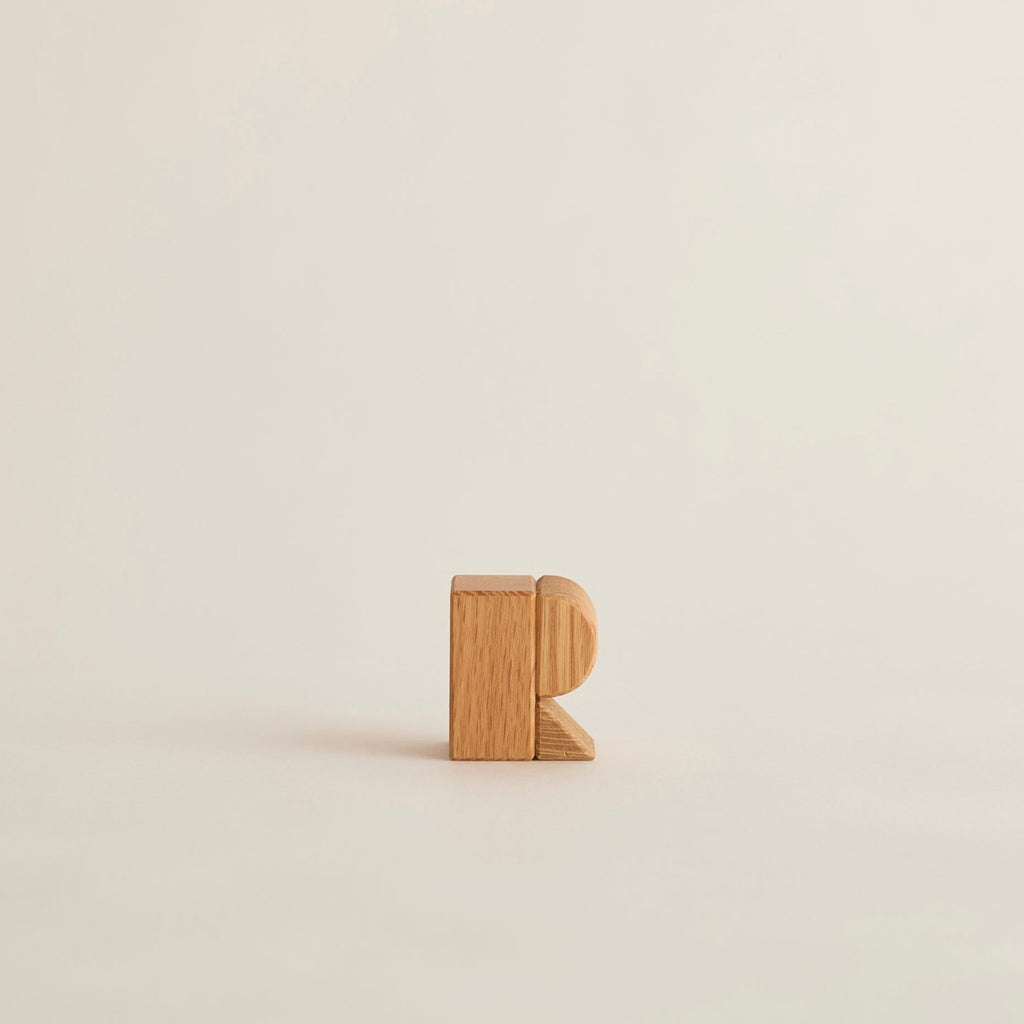 R