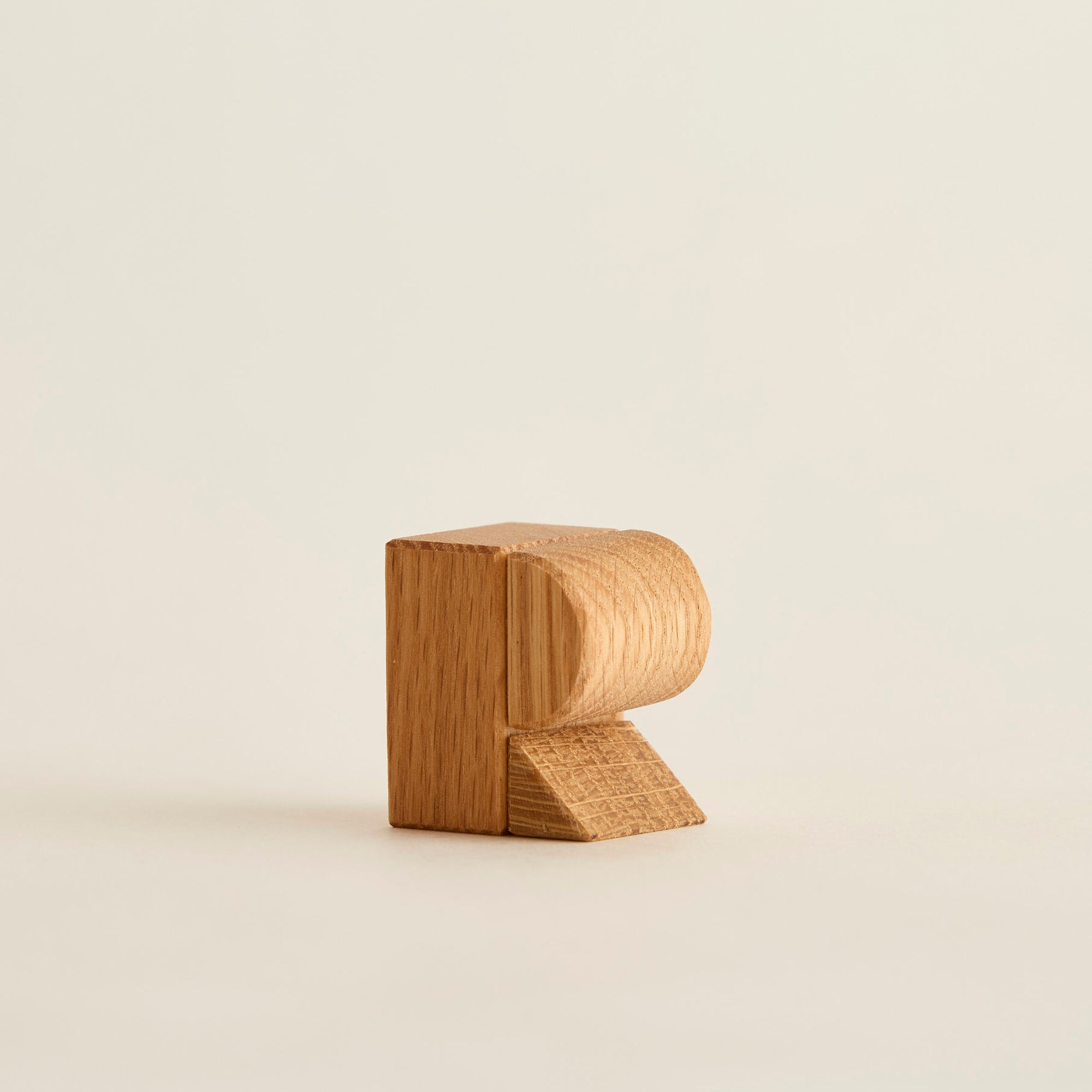 R